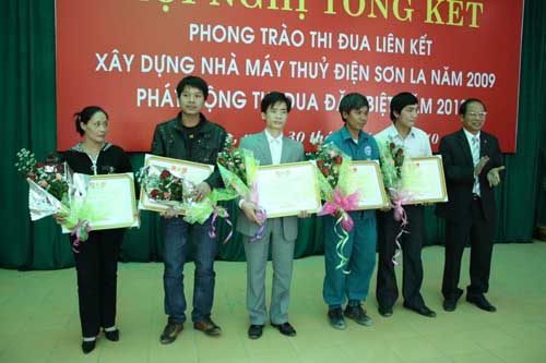 Phong trào thi đua liên kết xây dựng Nhà máy thủy điện Sơn La: Sẽ xuất hiện những anh hùng lao động mới 
